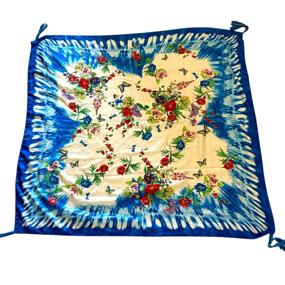 Johnny Was 100% Silk scarf with tassel corners, beautiful pattern,42”x42” square - Picture 1 of 6